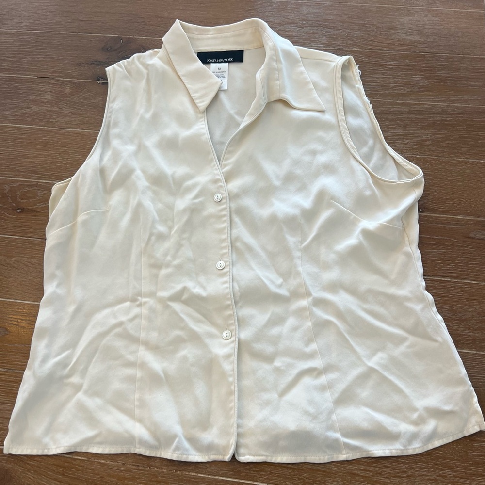 Jones New York 100% Silk Sleeveless Cream Button-Up Blouse, size 12.